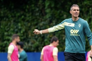 Gaizka Garitano en su etapa como entrenador en el Eibar.
