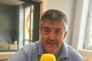 Iñigo Markinez en los estudios de Radio Bilbao-Cadena SER. 