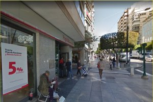 Oficina del Banco Popular, cerrada, en Paseo de Almería.