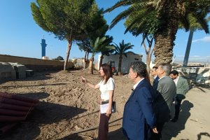 Rosario Soto enseñaba la parte trasera de la sede portuaria