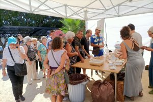 Cocina \'saludable y económica\' a las puertas de la Bola Azul de Almería