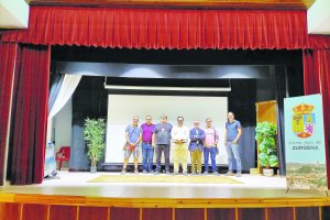 Los meteorólogos David Cutillas, Eduardo Romay, Josemi García y Ginés Mirón con los organizadores del evento.