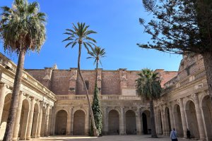 Claustro de la Catedral de Almería.
