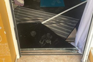 Acceso al centro de yoga.