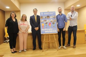 Presentación del cartel del programa \'Acércate a los Museos\'.