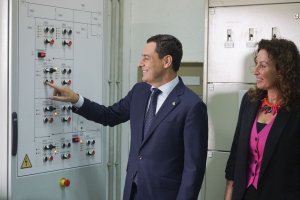 El presidente de la Junta inaugurando esta semana la conexión del depósito de La Pipa con San Cristóbal, junto a la alcaldesa.