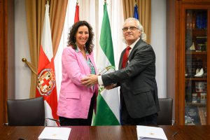 María del Mar Vázquez, alcaldesa de Almería y Manuel Vida, director del Hospital Universitario Torrecárdenas