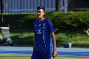 El defensa mexicano ya ha entrenado con sus compañeros este viernes.