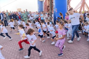 Instante del pistoletazo de salida de una de las carreras infantiles.