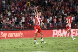 Sergio Arribas quiere volver a celebrar un gol con la afición, pero sobre todo, la victoria.