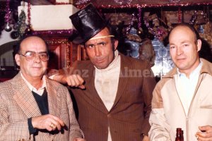 El ‘Cabeza’ con chistera, junto a Antonio el del Chapina y Juan el ‘Farfolla’.