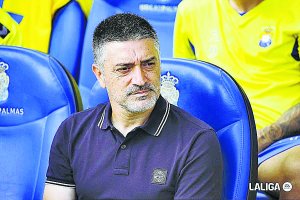 El míster de Las Palmas en el partido ante el Rayo.