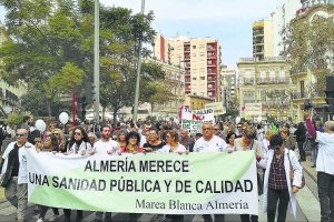 Imagen de archivo de una protesta de Marea Blanca en Almería.