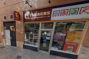 Despacho receptor en la calle La Pilarica donde se ha validado el boleto ganador.