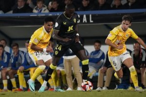 Mendes en una jugada del partido.