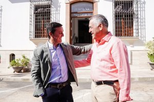 Imagen de archivo del presidente de Diputación visitando Purchena.