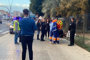 La alcaldesa, María del Mar Vázquez, en el incidente de la Avenida del Mediterráneo