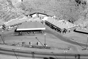 Tramo de la Carretera Nacional 340 junto al complejo Bayyana a comienzos de los años 70. La gasolinera y el restaurante se abrieron en marzo de 197