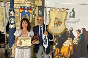 Antonio de Haro en la recepción de su trofeo de la Federación Española de Belenistas.
