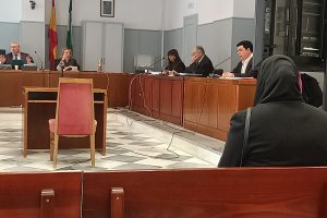 H.R. frente a la presidencia del tribunal, Ministerio Fiscal, Acusación Particular y Defensa.