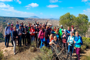 Los senderistas en la Vereda de Trancamulas.