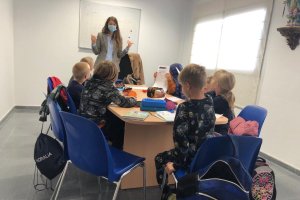 Una de las clases extraescolares en las que participan niños ucranianos.