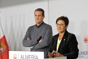 Raúl Enríquez y Adriana Valverde durante la rueda de prensa