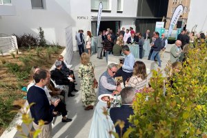 Inauguración del residencial Rambla240 con los principales representantes de la firma, junto con sus socios y el resto de miembros de la comunidad 