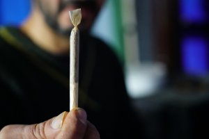 Una de las principales causas de consumo de cannabis entre jóvenes son los problemas familiares.