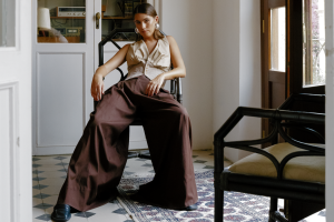 La modelo Alicia Medina con creaciones de ‘Carrichete’ de Estela Clares. Foto: Noemí Flores.