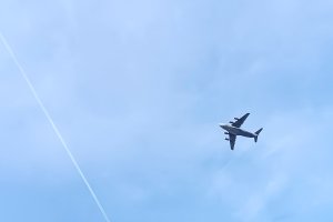 Imagen del despegue del avión militar de las Fuerzas Aéreas de EEUU desde el Aeropuerto de Almería.
