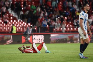 Una vez más la desesperación se apodera del Almería, que se queda estancado con 3 puntos.