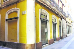 Fachada del antiguo comercio de Segura, en la calle de las Tiendas.
