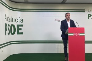 Juan Antonio Lorenzo, en la sede del PSOE de Almería, en la mañana de este lunes.