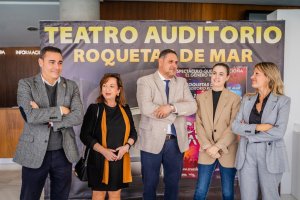 Autoridades en la presentación de la obra \'Belcebú\'.