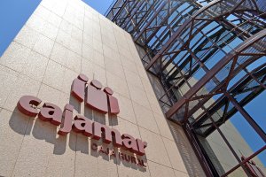 Sede de Cajamar Caja Rural en la plaza Juan del Águila de Almería