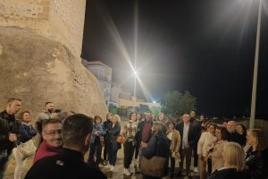 Los asistentes a la visita guiada nocturna por la leyenda de las \'Ánimas de Cuevas del Almanzora\'.
