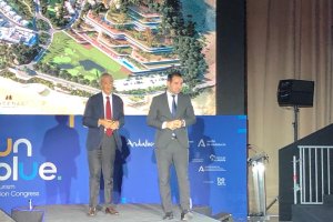 Rafael de la Hoz, arquitecto de Macenas y Antonio Sánchez, gerente del resort.