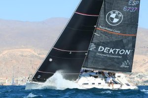 Regatistas del Club de Mar de Almería, quintos en el Campeonato de España de cruceros.