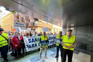 Vecinos de La Mojonera se conentraron este viernes en Delegación.