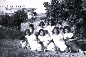 Huerta de Cadenas en los años 50. Al fondo las casas elevadas de la Joya