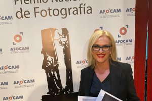 La fotógrafa Raquel Caparrós durante los premios nacionales.