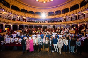 El Teatro Cervantes volvió a convertirse ayer en escenario del certamen Miradas adolescentes - Antonio Galindo.