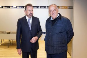 El presidente del Getafe, Ángel Torres, con Javier Tebas, presidente de LaLiga.