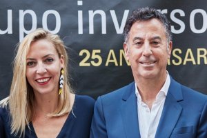 José Luis Carrión junto a Ana Carrión en la celebración del 25 aniversario de Carrida Grupo Inversor.