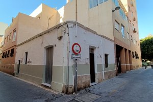 Casa de Enrique Salas, ubicada en la esquina de las calles García Cañas y Gibraltar Español.