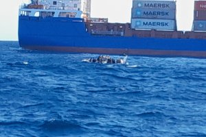 Patera rescatada este jueves en aguas de Almería con 22 personas a bordo.