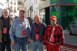 Rafael Montes con parte del equipo que le ha asistido durante la jornada electoral.
