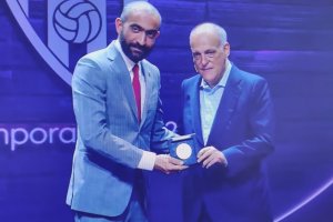 Mohamed El Assy y Javier Tebas en La Liga.