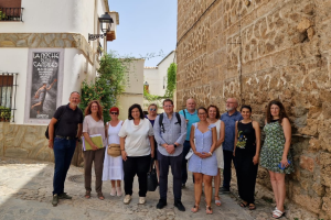 Investigadora Carmen García junto a algunos de los alcaldes participantes en el proyecto